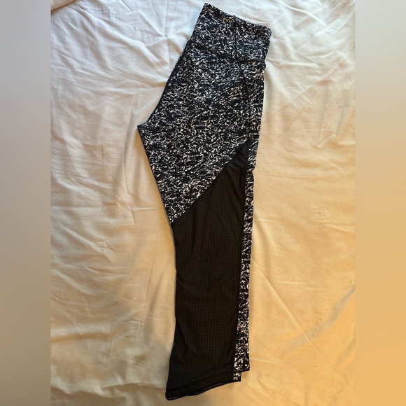 Lululemon Deep Breath Crop Iced Wave White‎ Black Mesh Run Leggings Size 6 - Picture 6 of 11